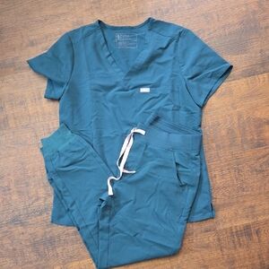 Figs Catarina Top (S) / Zamora Joggers (S) - Caribbean Blue